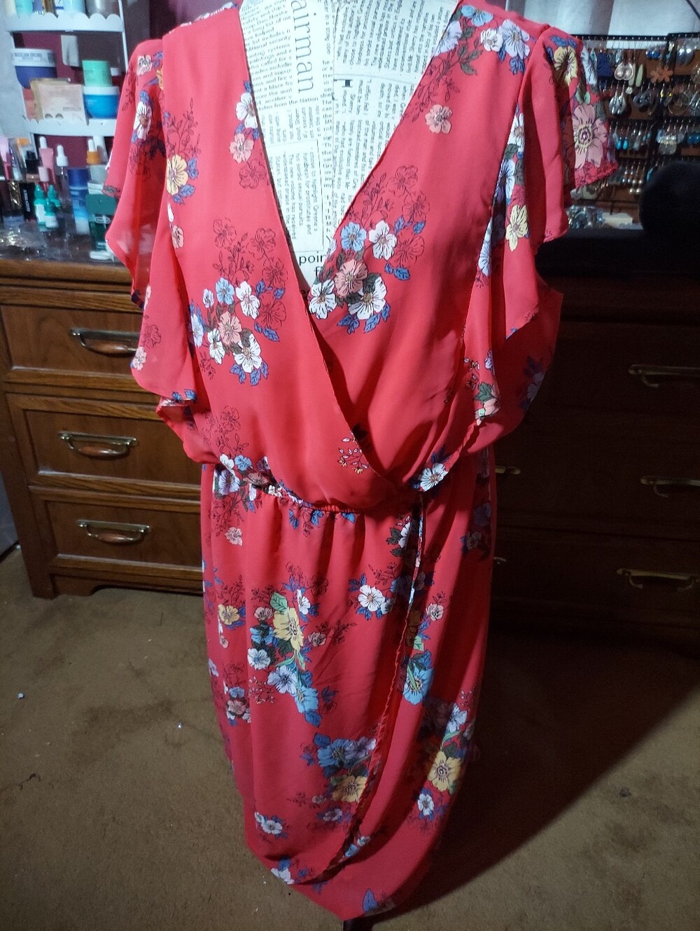 Ophelia Roe Flared Sleeve Wrap Dress PLUS Size 1X  Red Floral V-Neck Lined